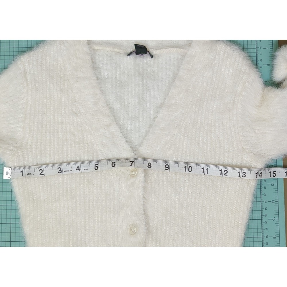 NWT Cream Fuzzy 3 Button-Front Cropped Long Sleeve Sweater Sz S Coquette - Picture 4 of 6